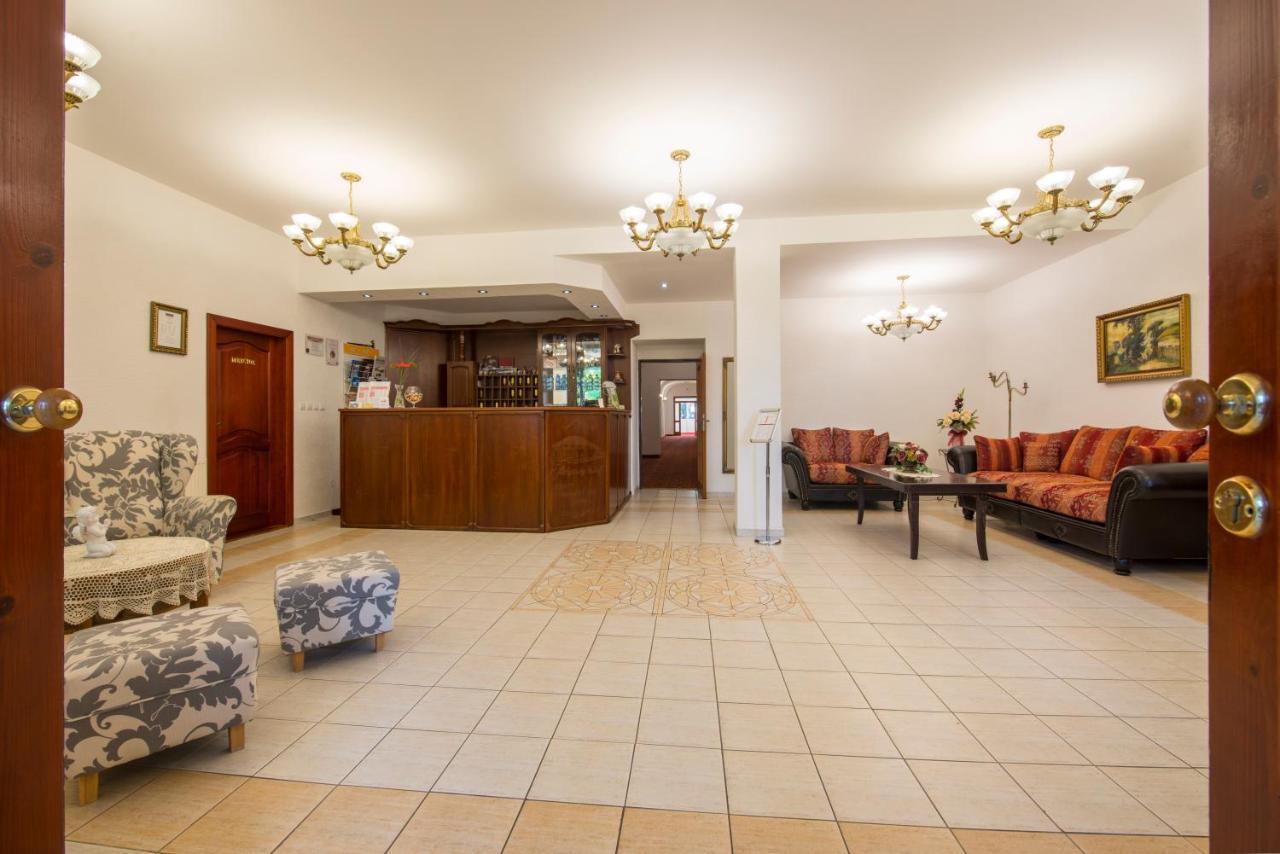 Hotel Svatojansky Kastiel Liptovský Ján Exterior foto
